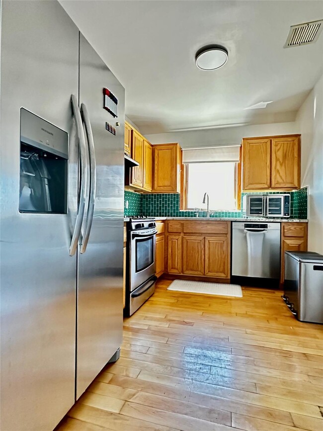 Building Photo - 3276 Griswold Ave