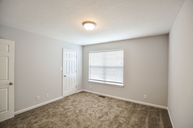 Building Photo - Pet Friendly Two Bedroom!