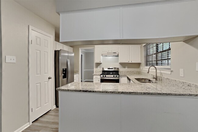 Building Photo - 3323 Colonel Ct Dr