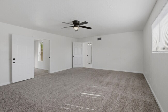 Building Photo - 321 SE 67th St