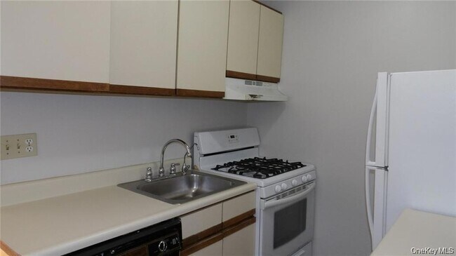 Building Photo - 502 Barclay Manor