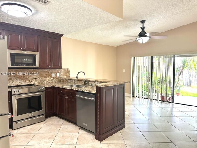 Building Photo - 2514 SW 138th Ave