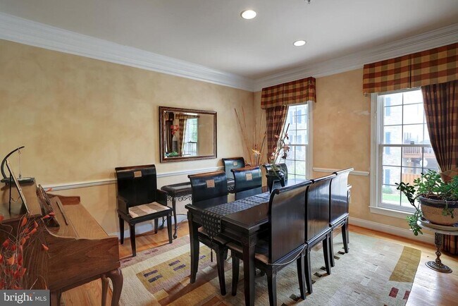 Building Photo - 1200 Treasure Oak Ct