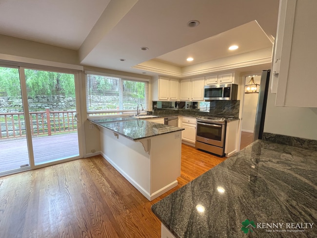 Building Photo - Large 3 Bedroom, 2.5 Bathroom, Great Neigh...