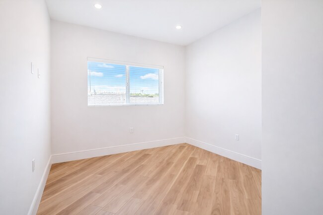 Building Photo - Grant Avenue A