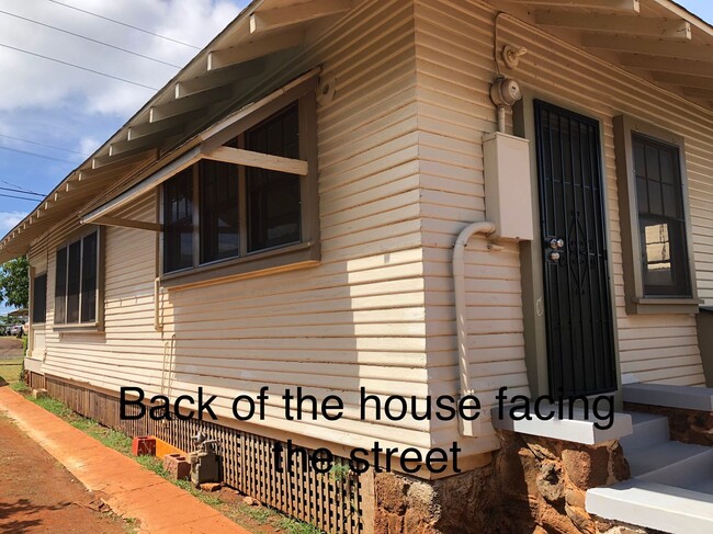 Building Photo - Charming detached single family Kaimuki 3 bdrm, 1 bath home on level lot