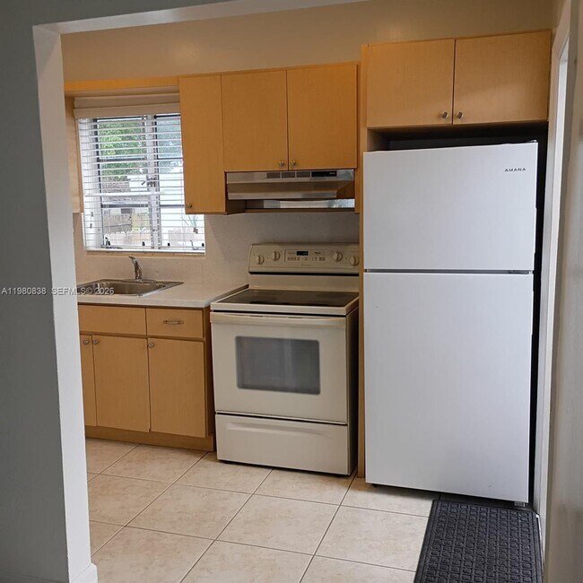 Building Photo - 3134 SW 25th Ter