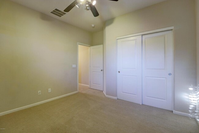 Building Photo - 15359 W Columbine Dr
