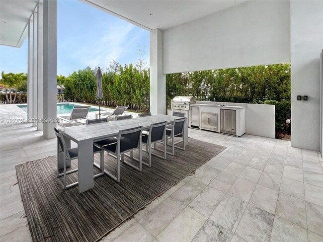 Building Photo - 16582 Botaniko Dr S
