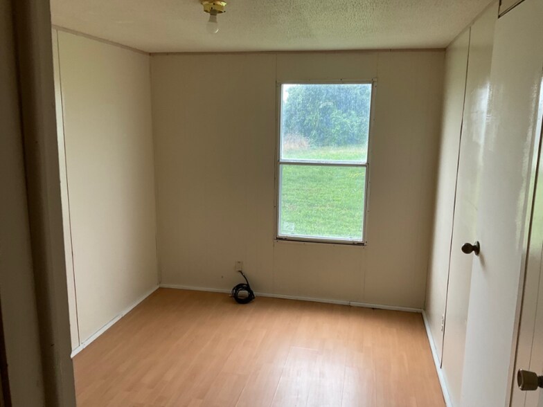 Building Photo - 205 Lorena Meadows Dr