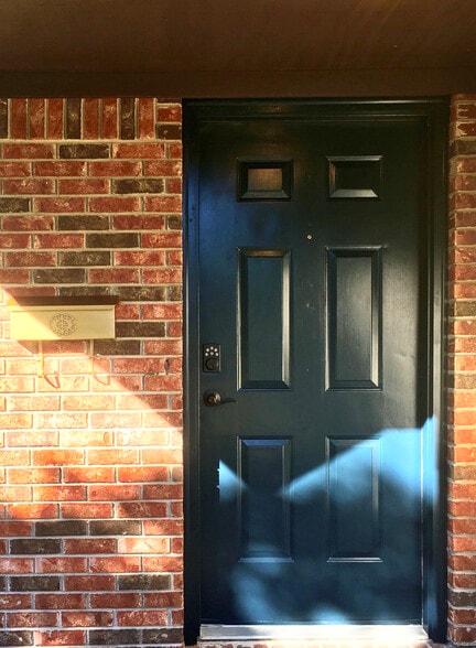 Building Photo - 1521 W 17th St