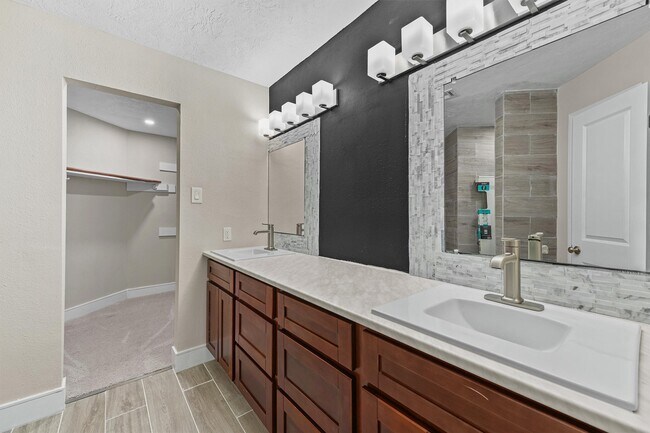 Building Photo - 16026 Beechnut St