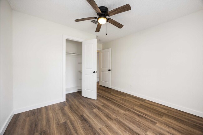 Building Photo - 12418 A Bar Dr