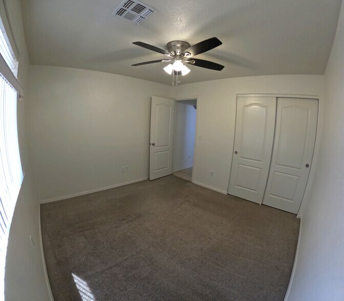 Building Photo - 1675 E Segovia Way