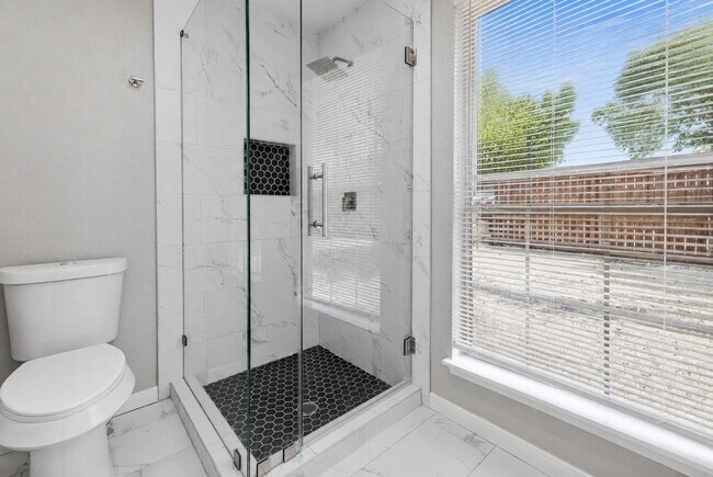 Building Photo - 15811 Pathfield Dr