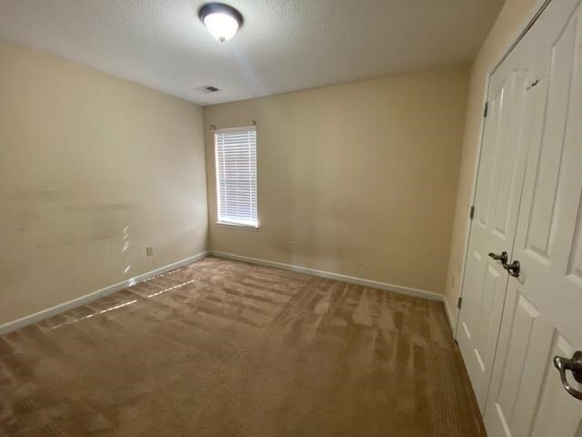 Building Photo - 6098 Ravenwood Lake Dr E