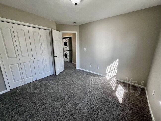 Building Photo - 3337 Marne Ave