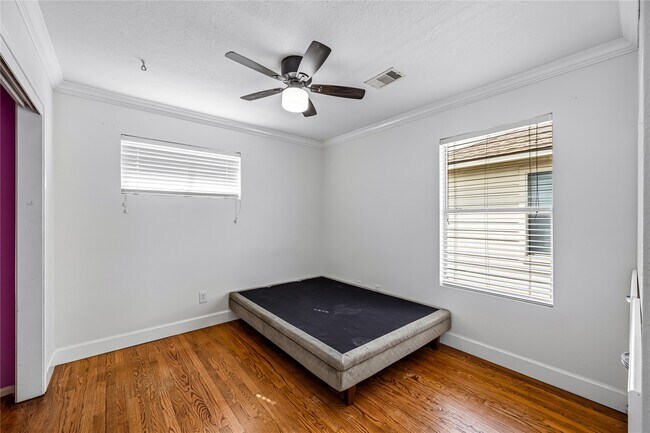 Building Photo - 5703 Basswood Dale Dr