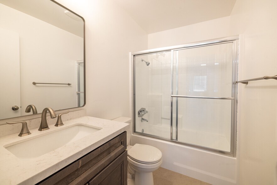 Building Photo - 852 Tamayo Dr