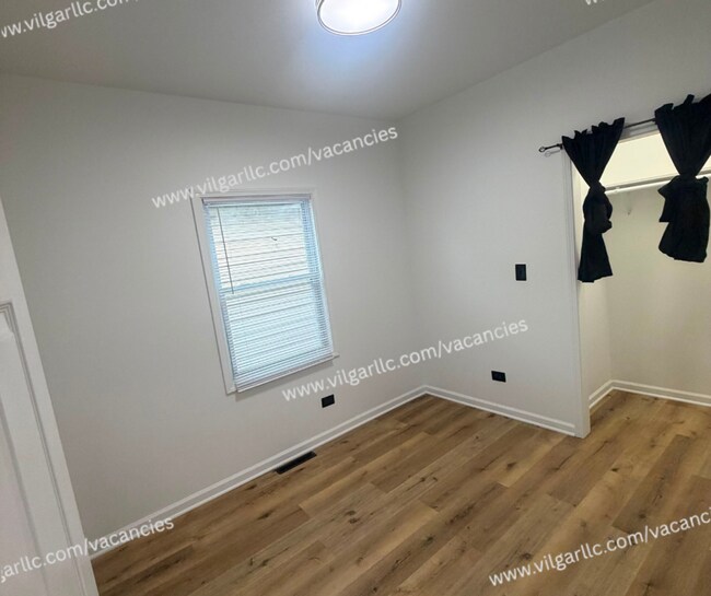 Building Photo - 4627 Hickory Ave