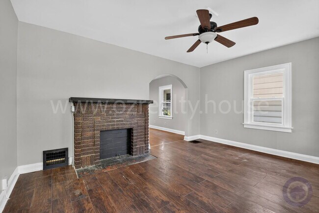 Building Photo - 2034 Berkshire Pl
