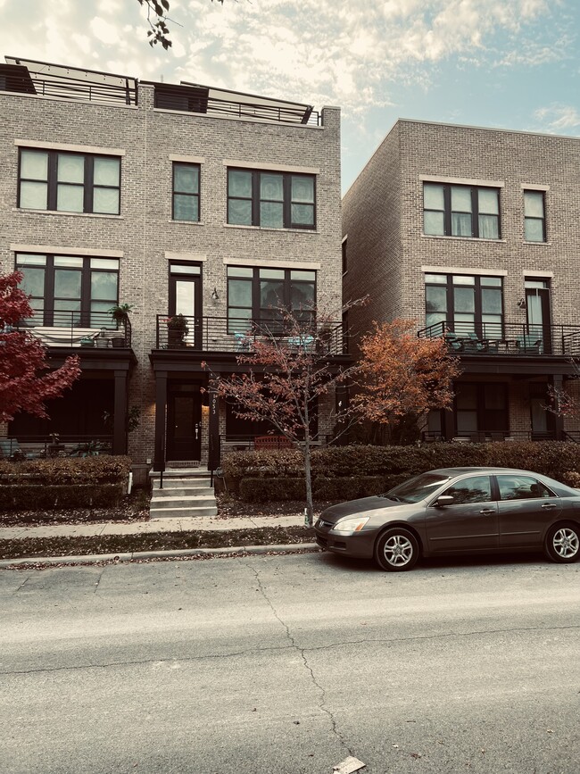 Building Photo - 1053 Harrison Park Pl