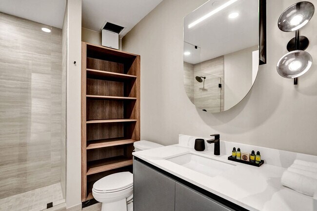 Building Photo - 580 72nd St