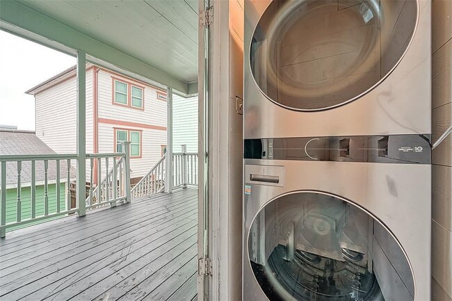 Building Photo - 406 Pecore St