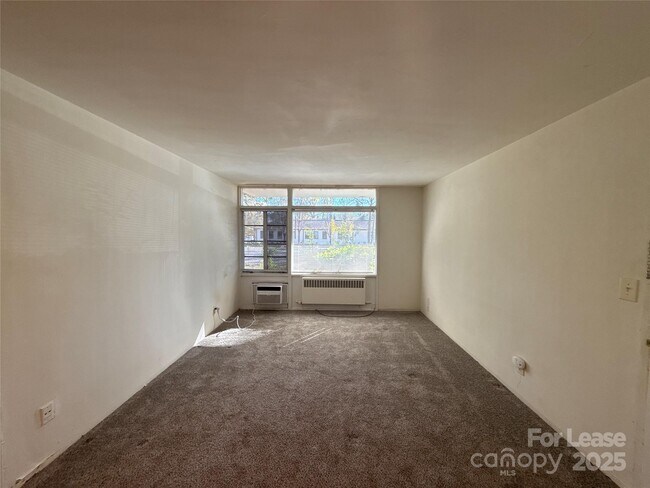 Building Photo - 2126 E 7th St