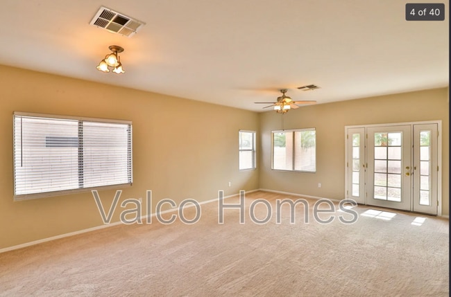 Building Photo - 2047 E Riviera Dr