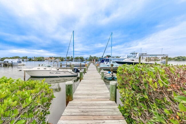 Building Photo - 18 Marina Isles Blvd