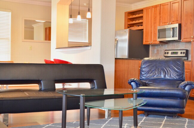 Building Photo - 1711 Old Spanish Trail