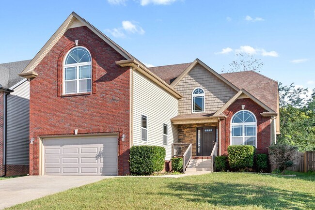 Building Photo - Pet Friendly Three Bedroom with Bonus in Rossview!