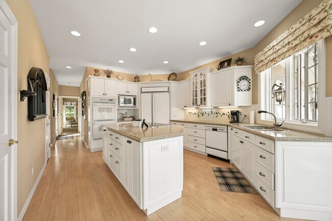 Building Photo - 3479 Hill Cir