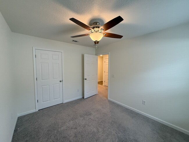 Building Photo - 3 Bedroom 2 Bath Home Located off 9 Mile R...