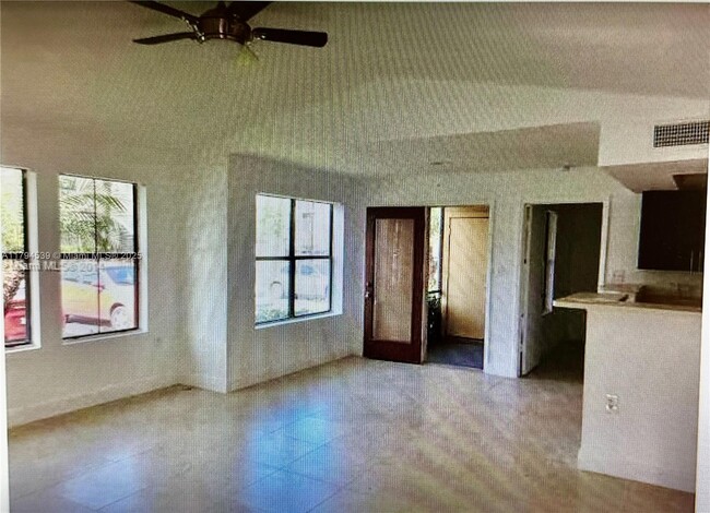 Building Photo - 10441 SW 155th Ct