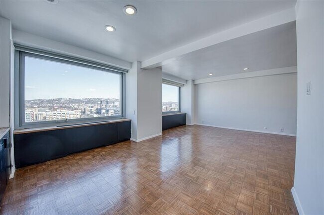 Building Photo - 320 Fort Duquesne Blvd