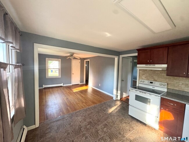 Building Photo - 482 Ash Dr