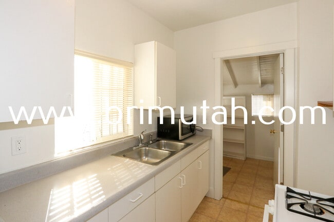 Building Photo - 1470 S 400 E