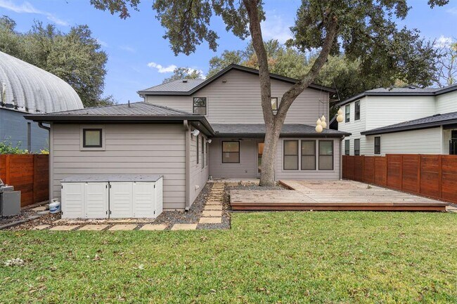 Building Photo - 5415 Woodview Ave