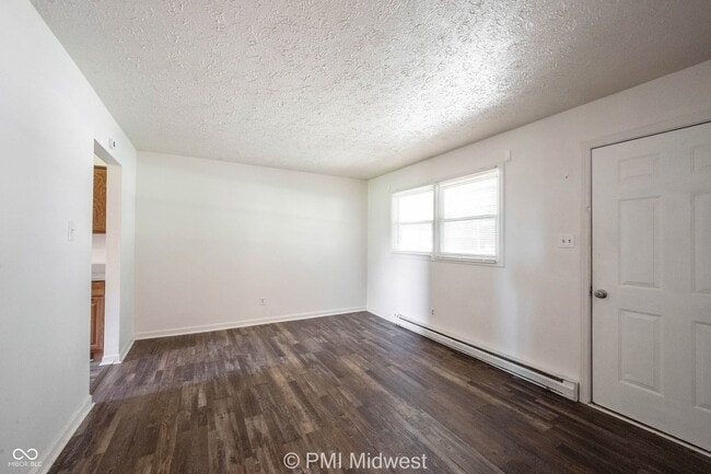 Building Photo - 570 US-52