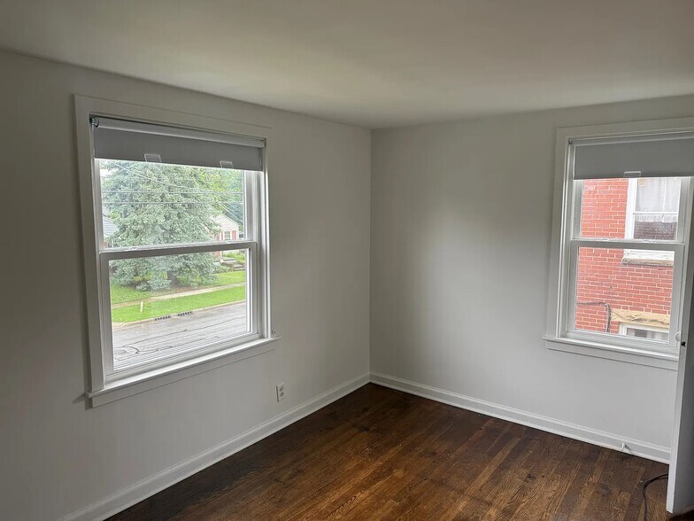 Building Photo - 430 Oak St