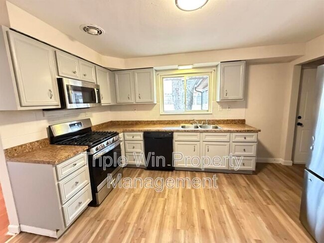 Building Photo - 30 Rolling Hills Dr