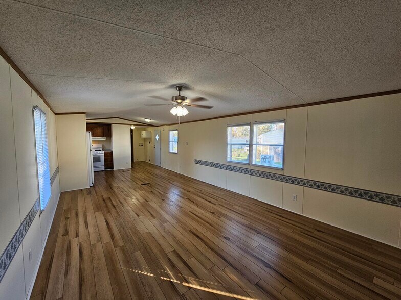 Building Photo - 243 Maverick Ln