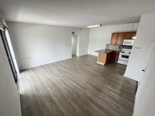 Building Photo - 9731 Hammocks Blvd