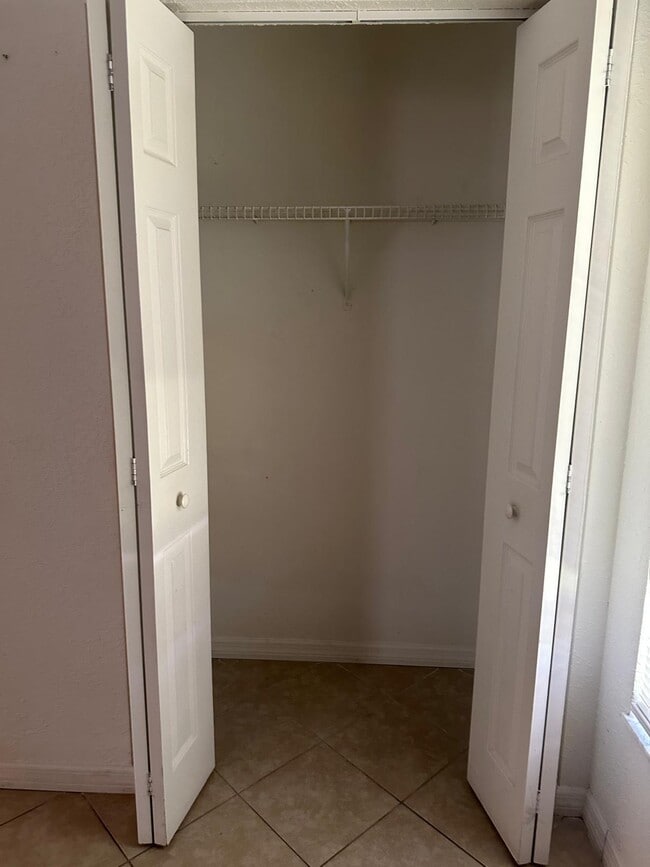 Building Photo - 5106 Sanibel Ave