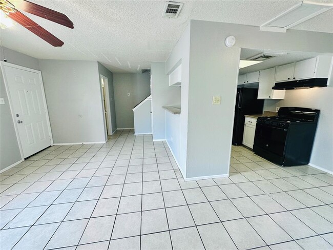Building Photo - 5305 Woodland Oaks Ct