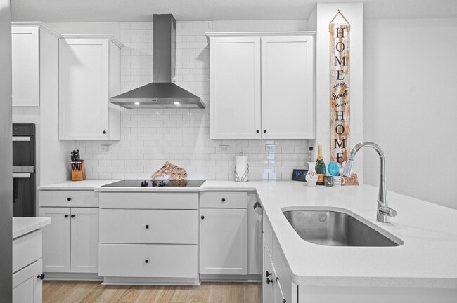 Building Photo - NEW TOWNHOME