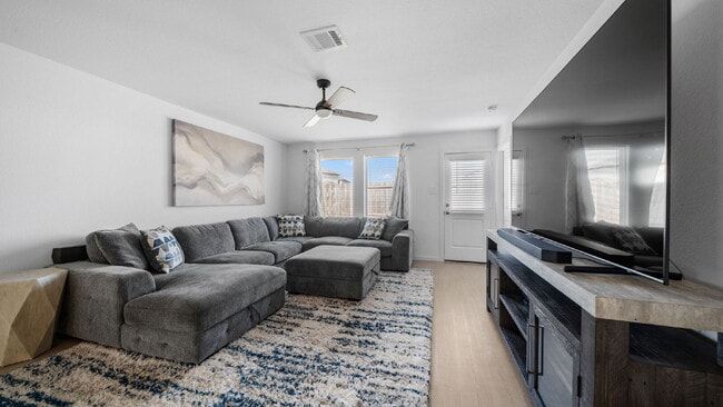 Building Photo - Move-in ready 4-bedroom, 2-bath home in Meadow Park!