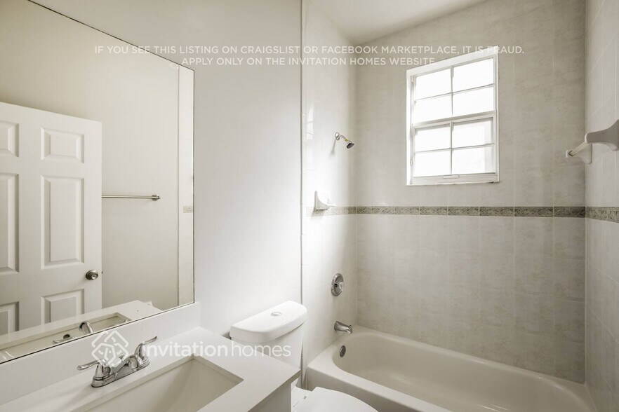 Building Photo - 9741 SW 161st Pl